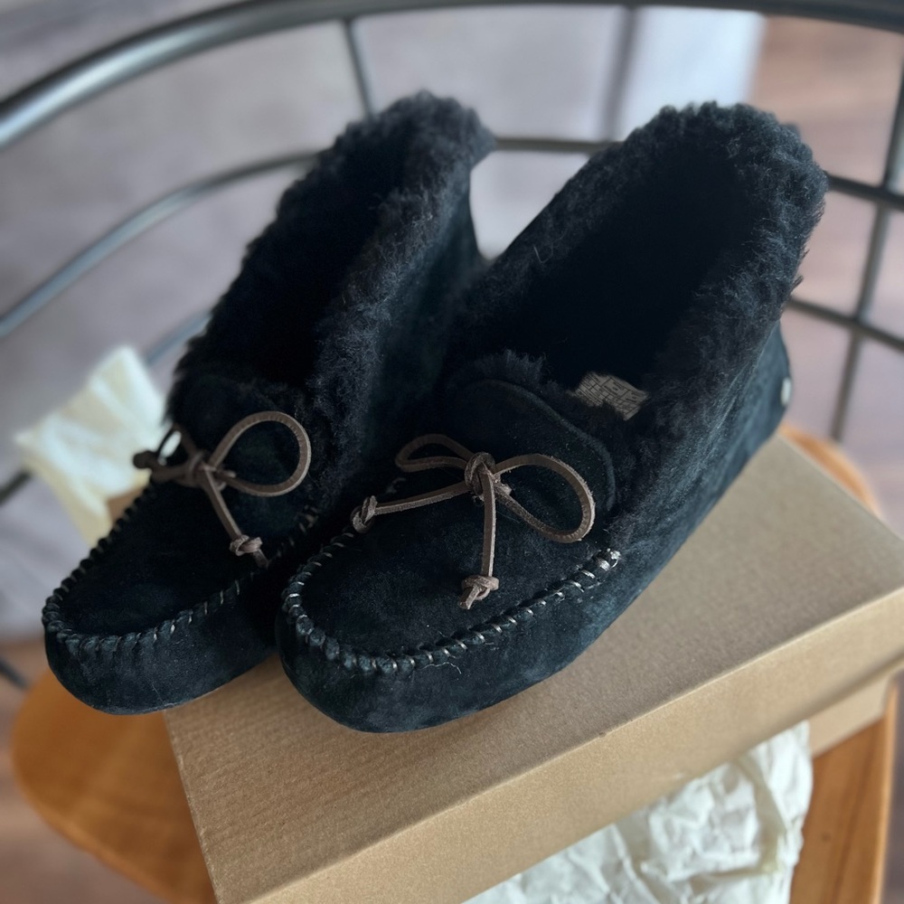 NIB women’s Ugg Alena slippers size 7